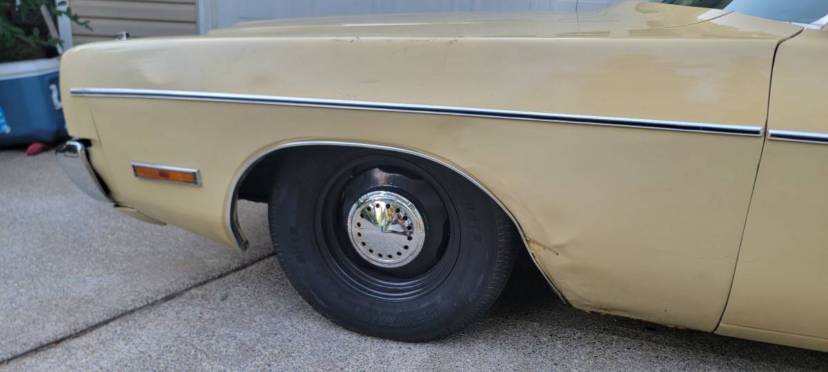 Plymouth-fury-1973-custom-1