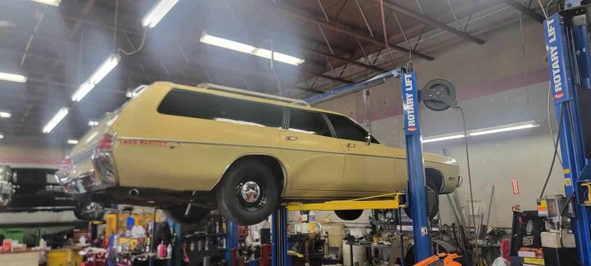 Plymouth-fury-1973-custom-10