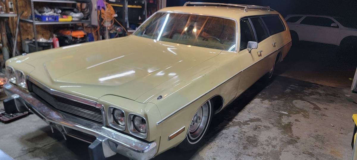 Plymouth-fury-1973-custom-13
