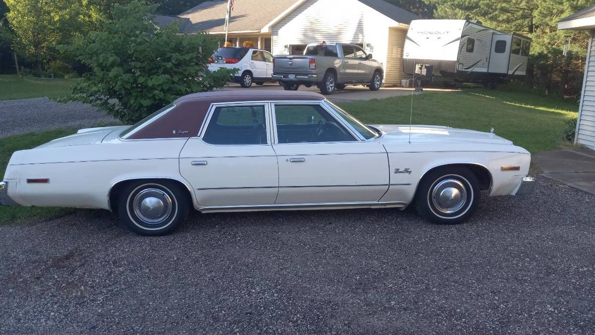Plymouth-gran-fury-brougham-1977-white