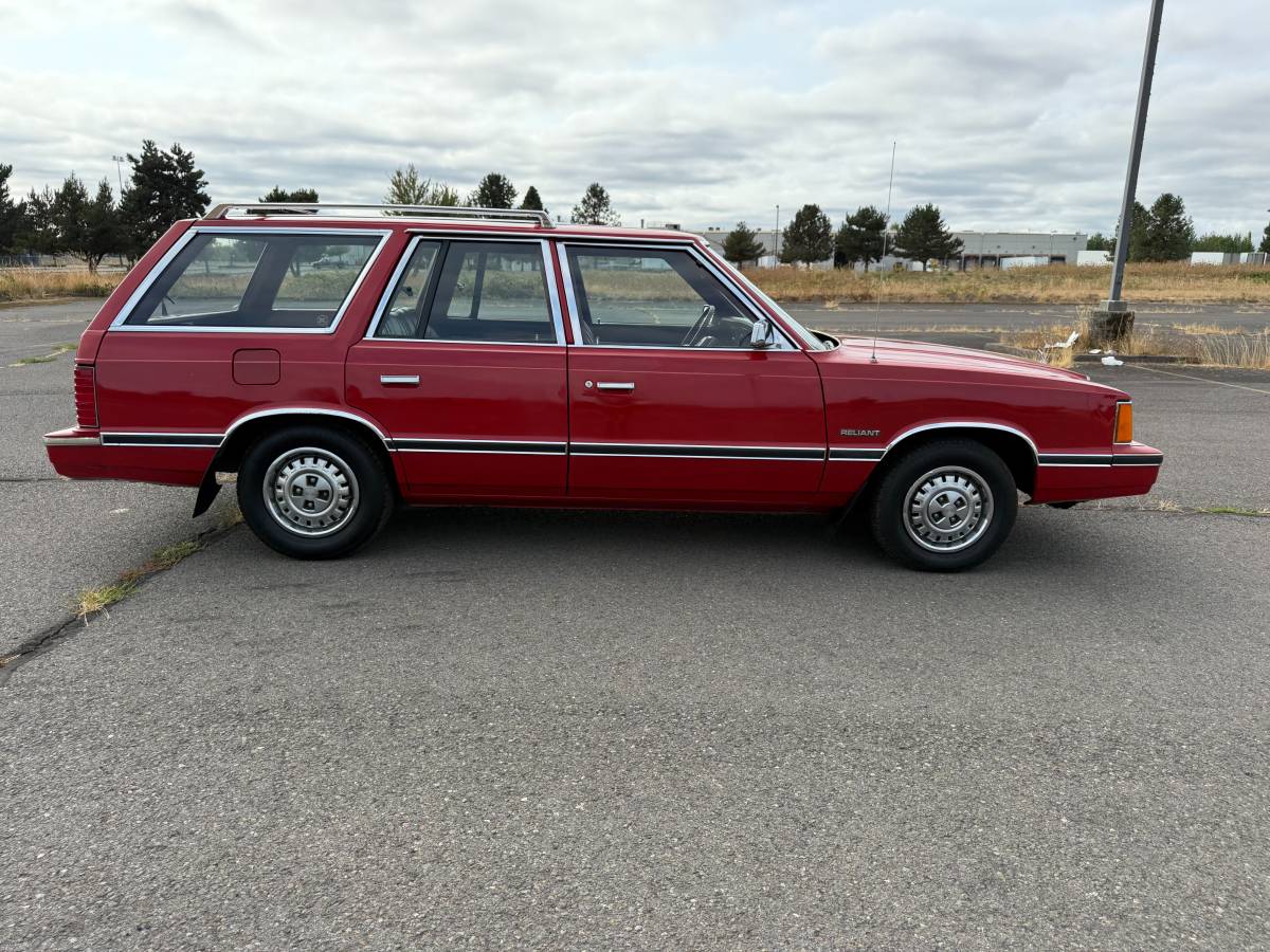 Plymouth-reliant-sp.-edition-1981-red-10