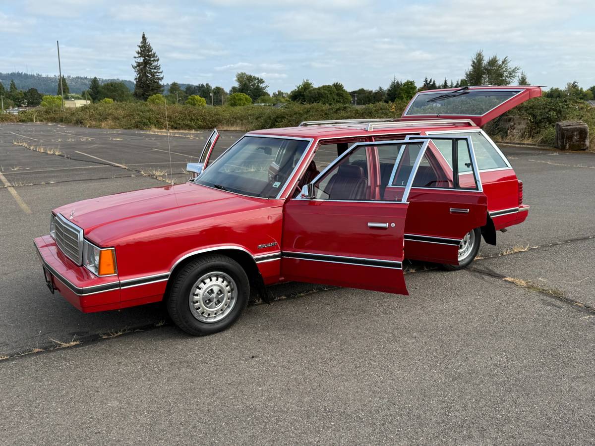 Plymouth-reliant-sp.-edition-1981-red-12