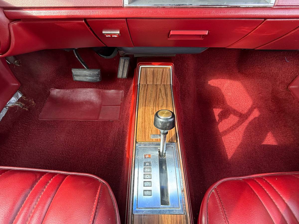 Plymouth-reliant-sp.-edition-1981-red-17