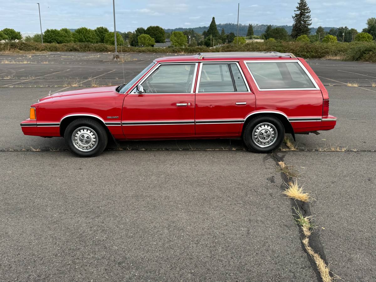 Plymouth-reliant-sp.-edition-1981-red-6