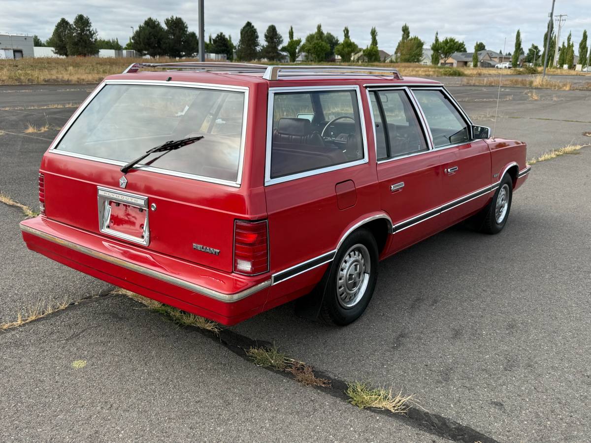 Plymouth-reliant-sp.-edition-1981-red-9