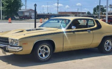 Plymouth-road-runner-1973-yellow