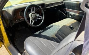 Plymouth-road-runner-1974-yellow