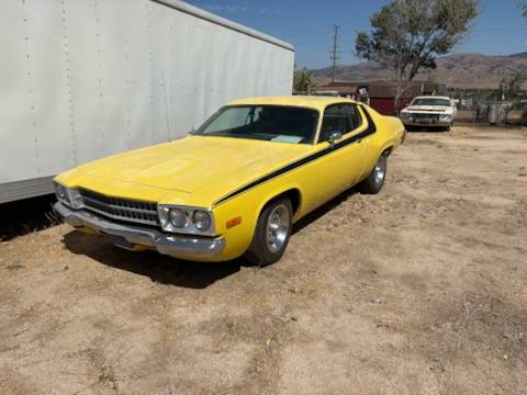 Plymouth-road-runner-1974-yellow-5