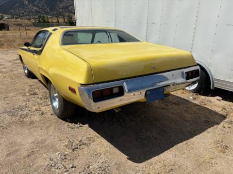 Plymouth-road-runner-1974-yellow-6