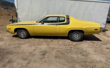 Plymouth-road-runner-1974-yellow-7