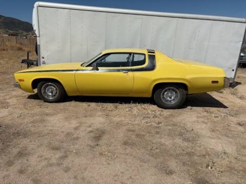 Plymouth-road-runner-1974-yellow-7