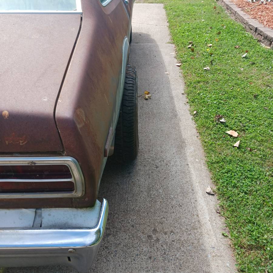 Plymouth-road-runner-1977-7