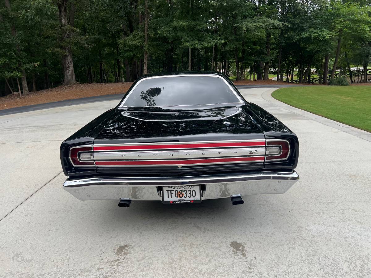 Plymouth-roadrunner-1968-1