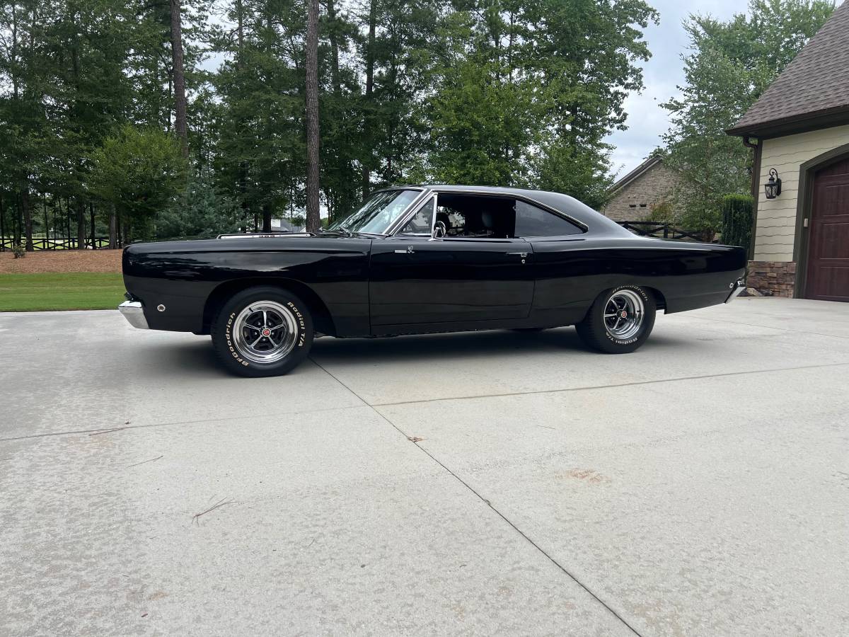 Plymouth-roadrunner-1968-21
