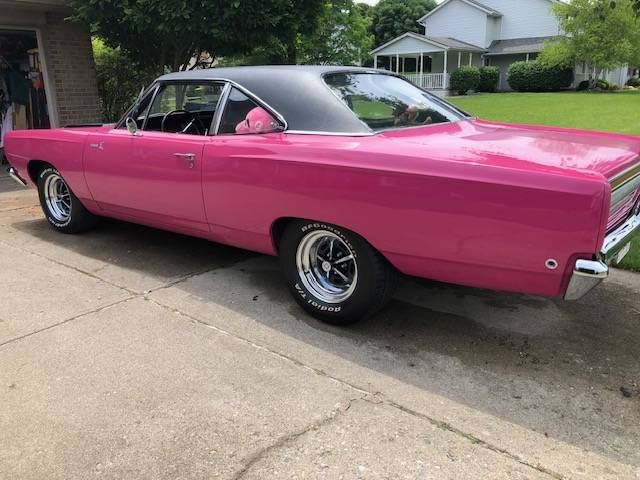 Plymouth-roadrunner-1968-custom-2