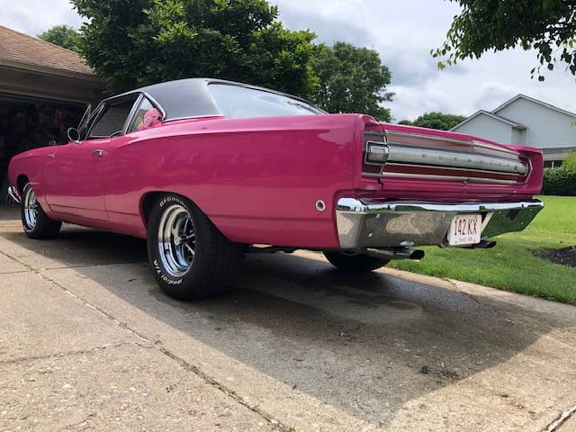 Plymouth-roadrunner-1968-custom-3
