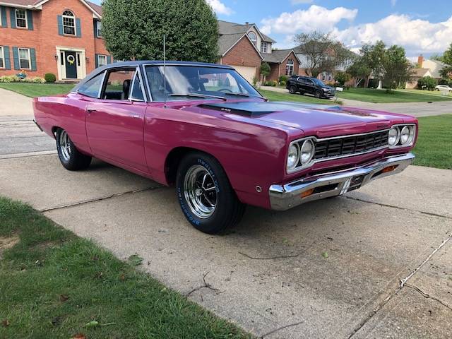 Plymouth-roadrunner-1968-custom