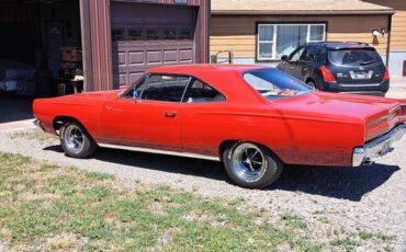 Plymouth-roadrunner-1969-red-3