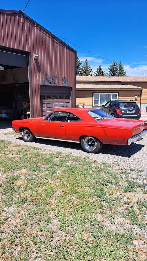 Plymouth-roadrunner-1969-red-3