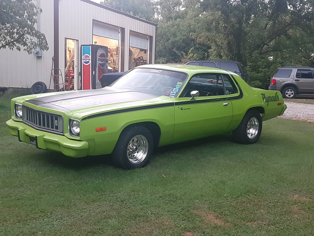 Plymouth-roadrunner-1975-green-12