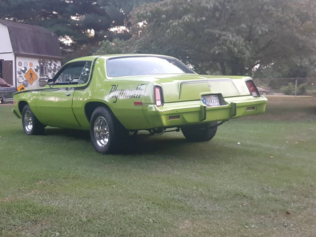 Plymouth-roadrunner-1975-green-16