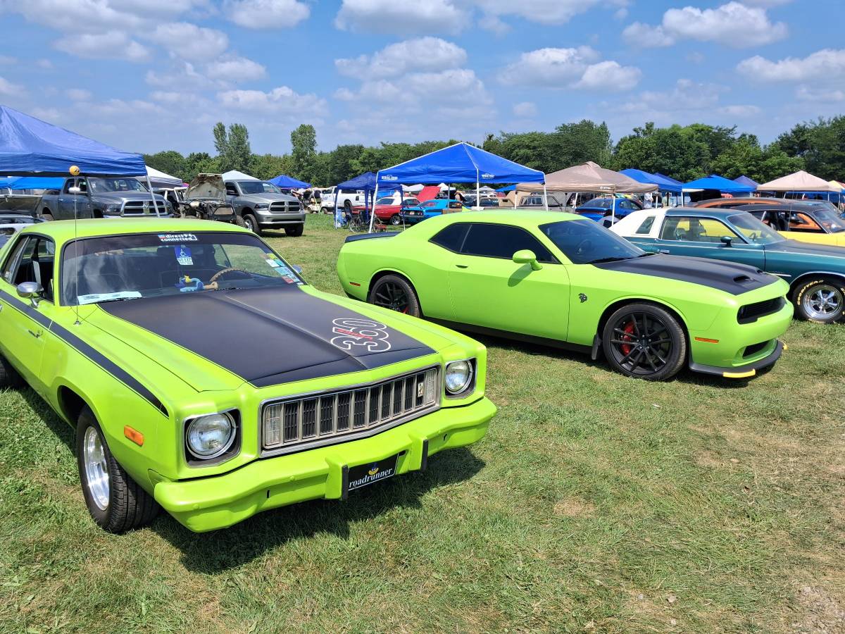 Plymouth-roadrunner-1975-green-17