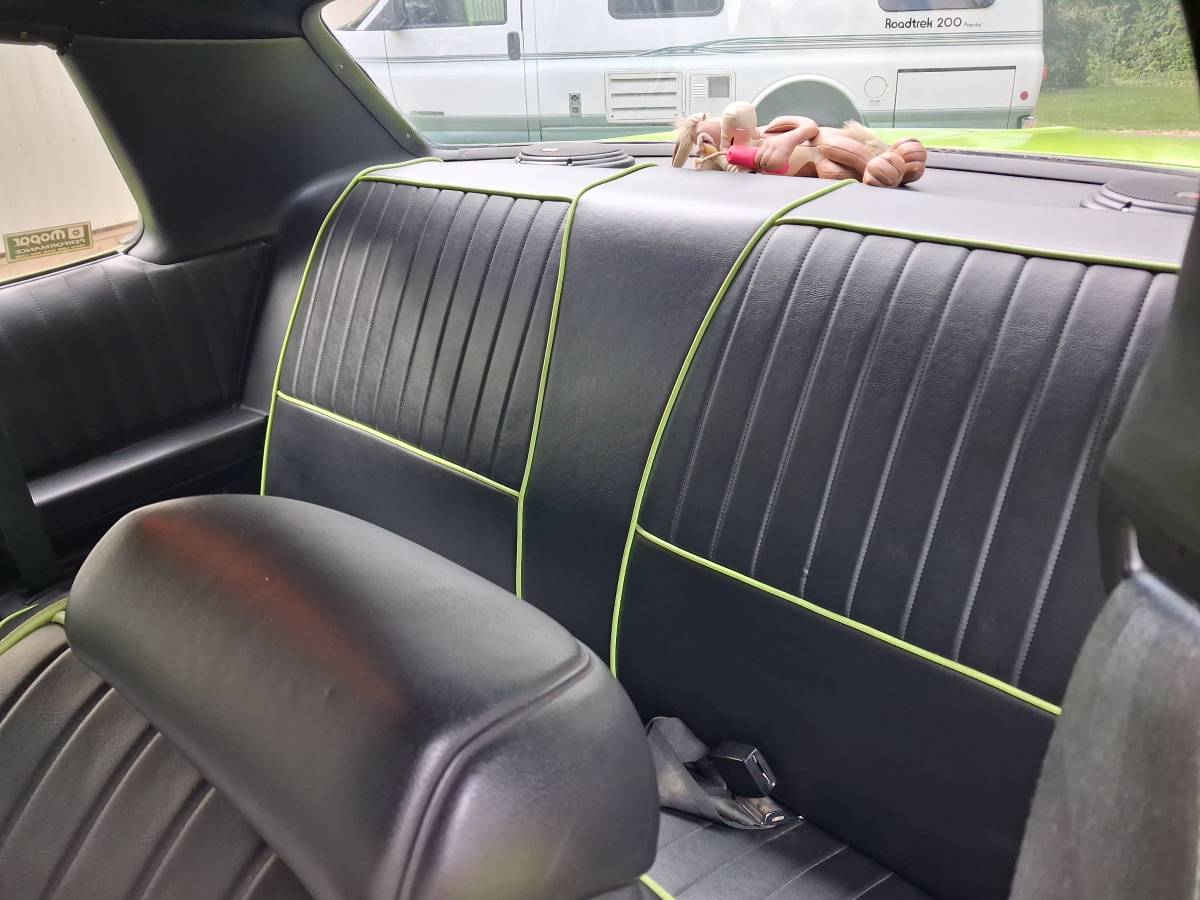 Plymouth-roadrunner-1975-green-2