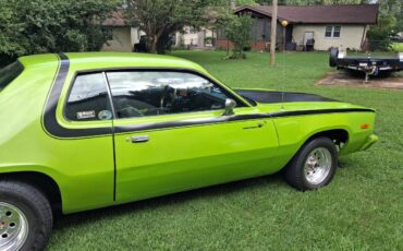Plymouth-roadrunner-1975-green-3