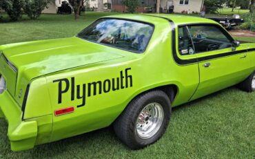 Plymouth-roadrunner-1975-green-4