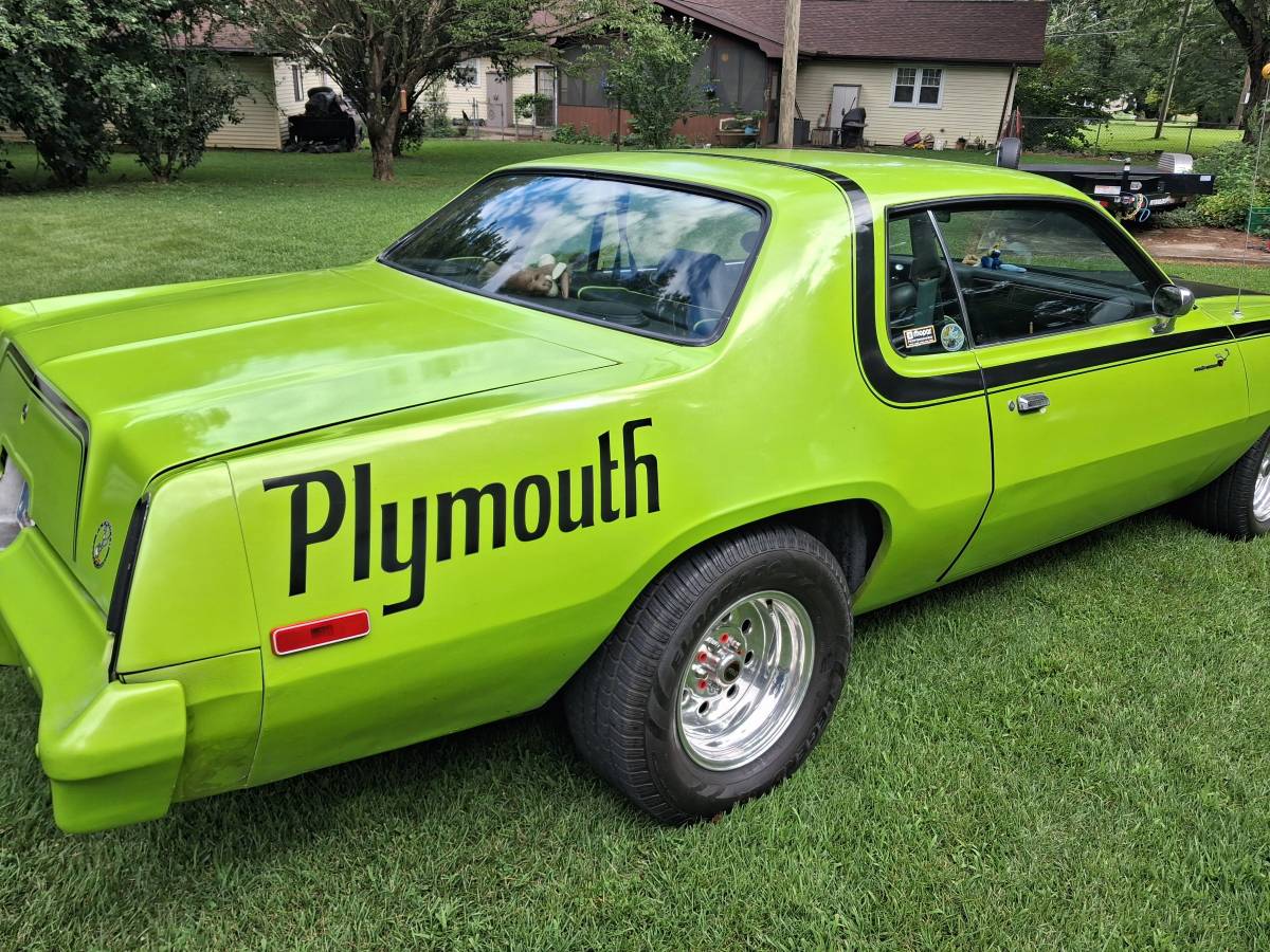 Plymouth-roadrunner-1975-green-4