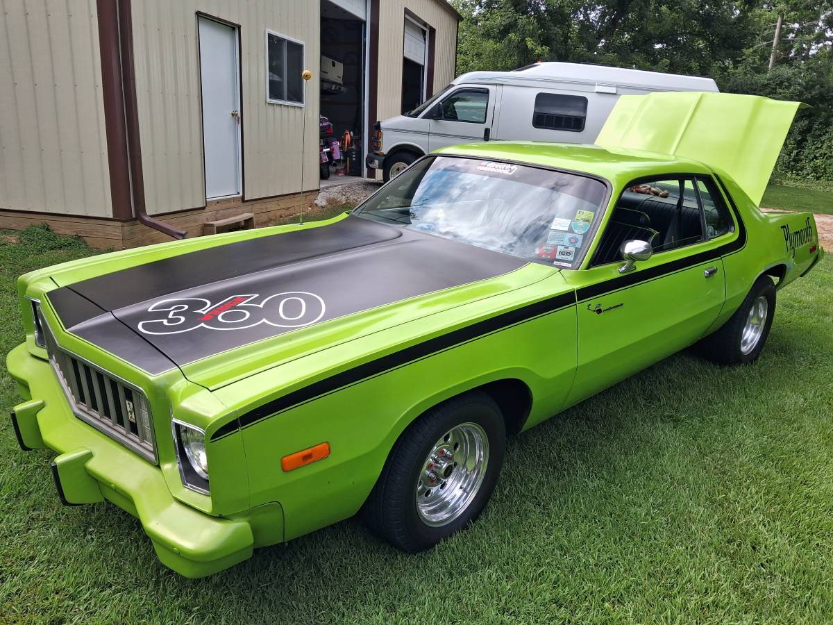 Plymouth-roadrunner-1975-green-6