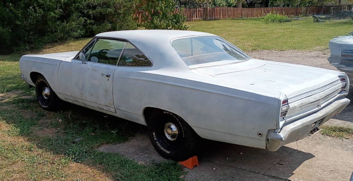 Plymouth-satellite-1968-white-3