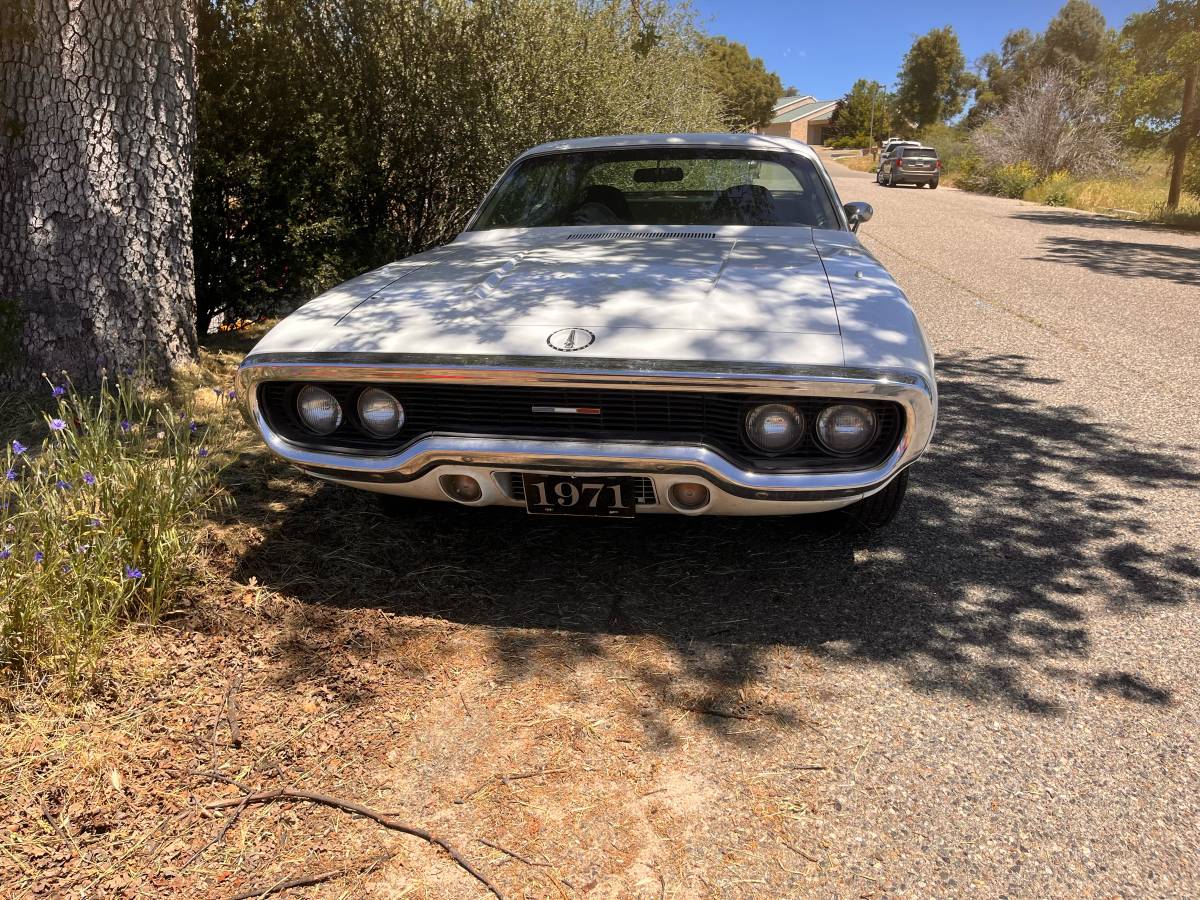 Plymouth-satellite-sebring-plus-1971-white-18