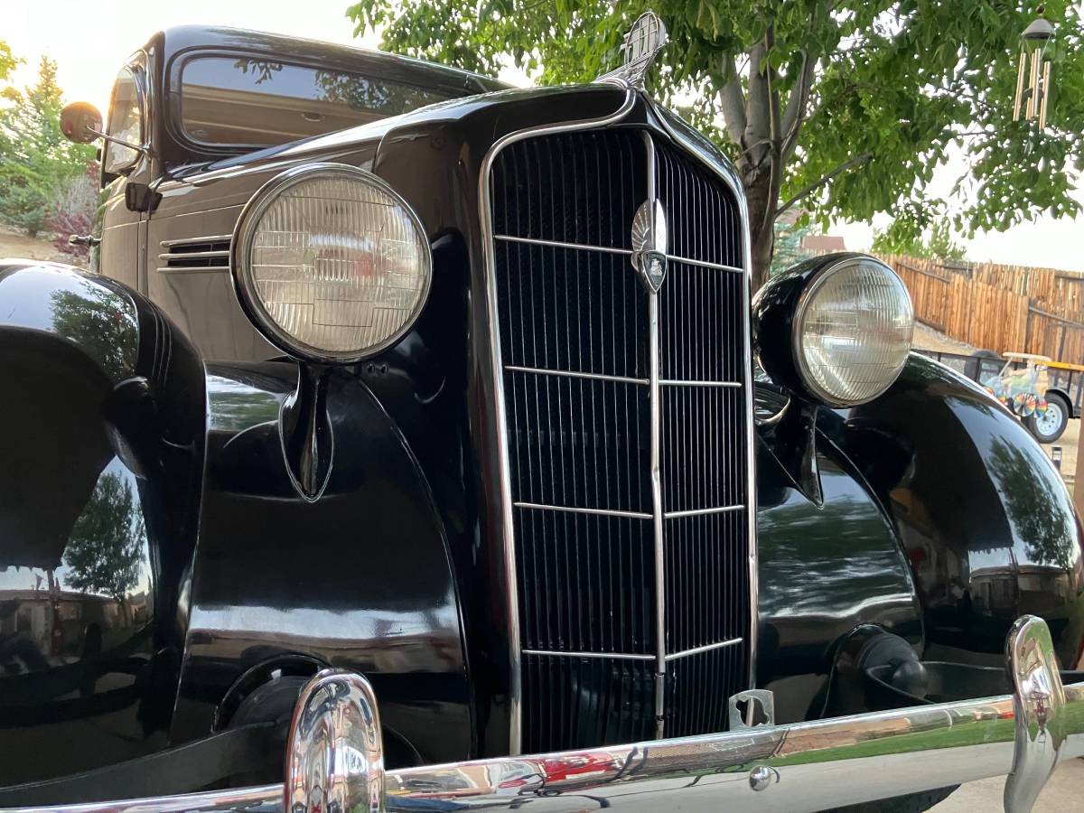 Plymouth-sedan-1935-black-2