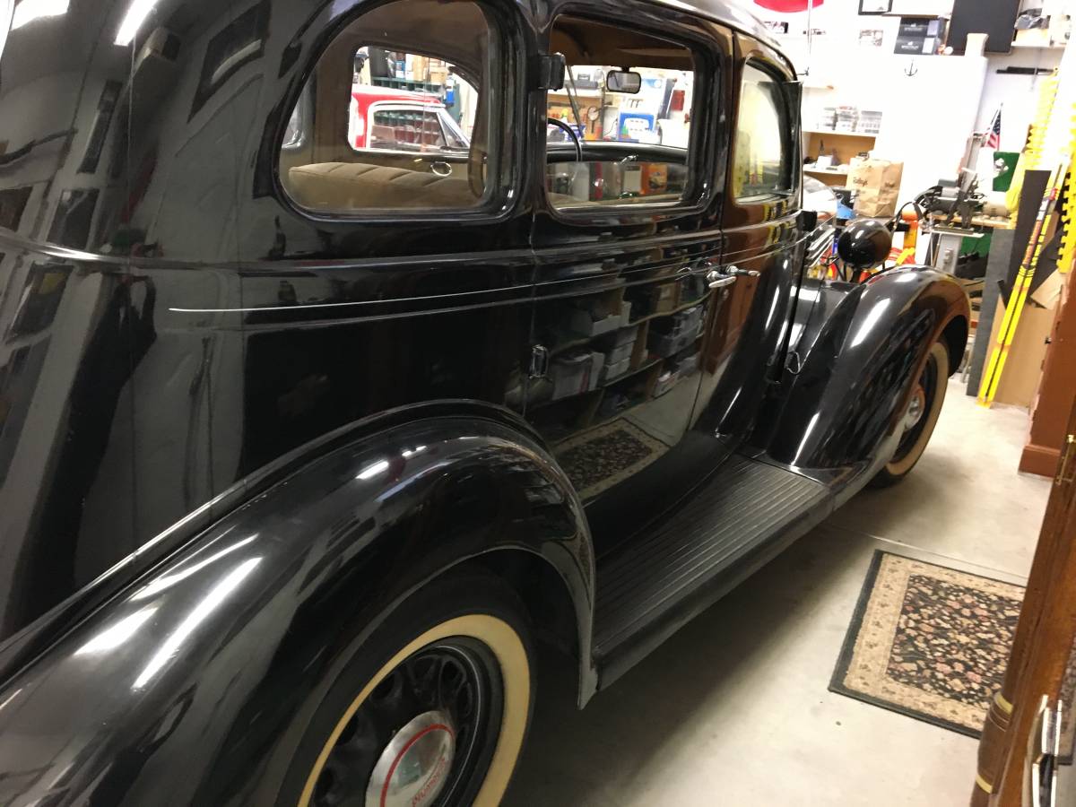 Plymouth-sedan-1935-black-4