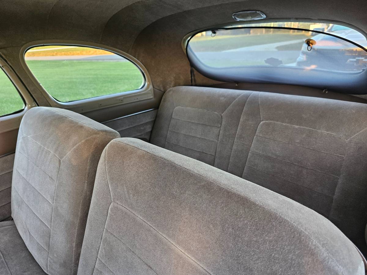 Plymouth-special-deluxe-1947-brown-16