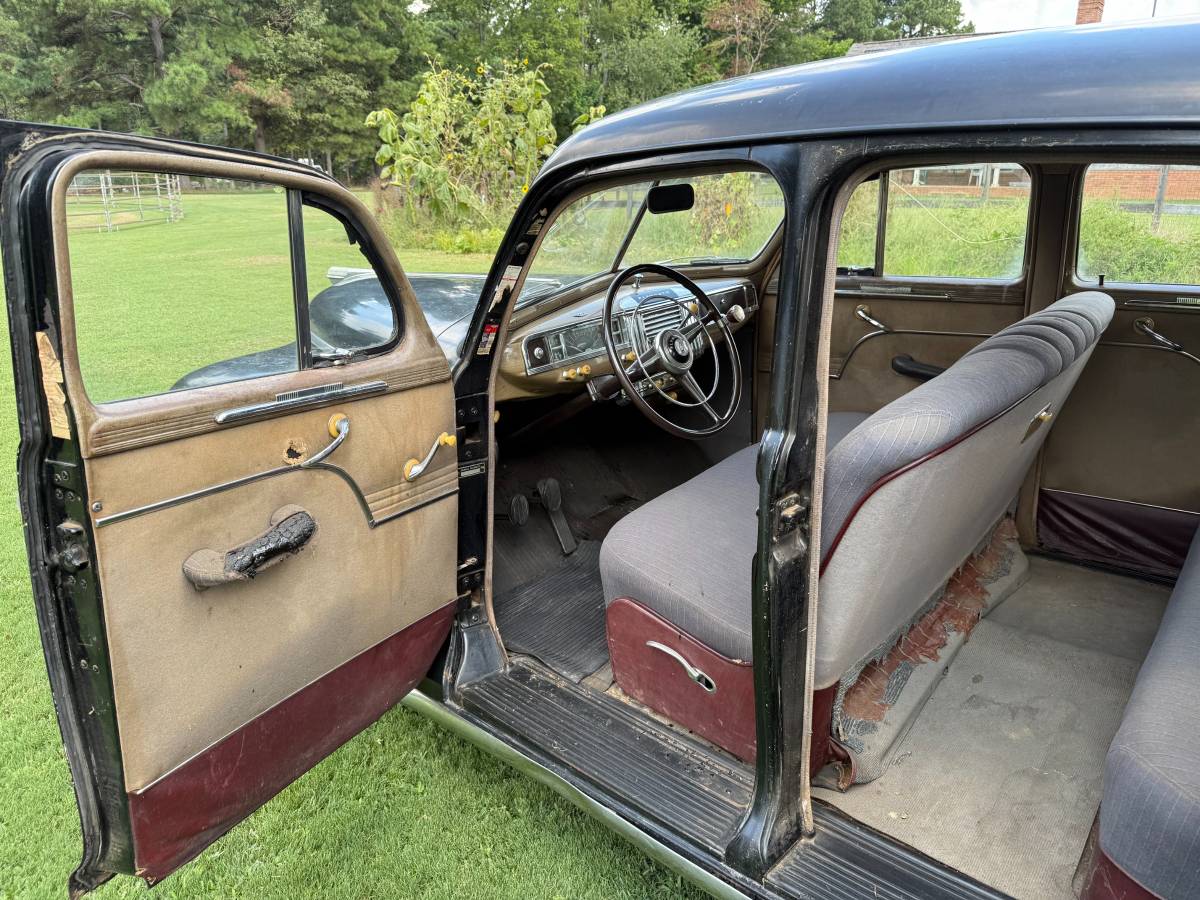 Plymouth-special-deluxe-1948-black-6