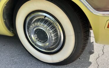 Plymouth-sport-suburban-1969-yellow-14