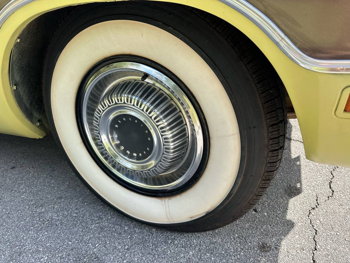 Plymouth-sport-suburban-1969-yellow-14