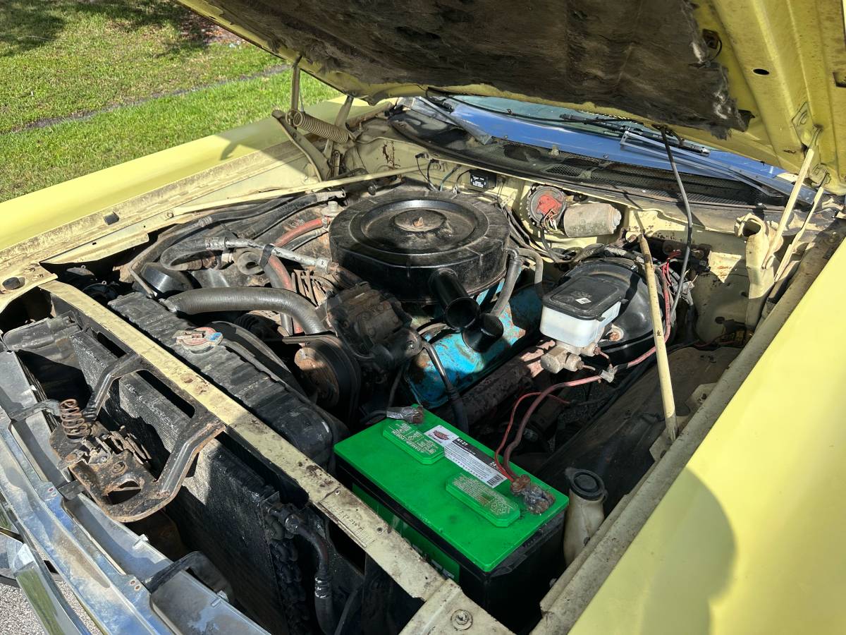 Plymouth-sport-suburban-1969-yellow-15