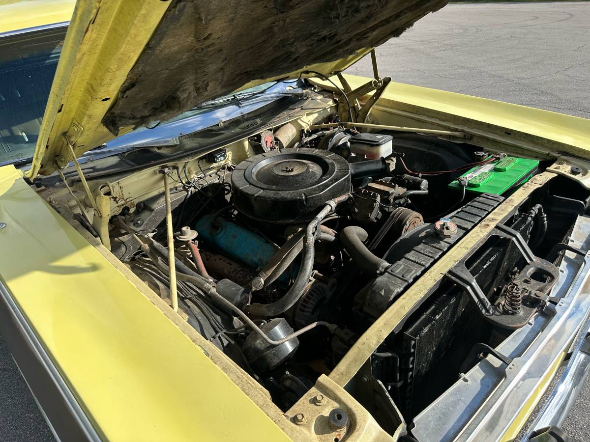 Plymouth-sport-suburban-1969-yellow-16