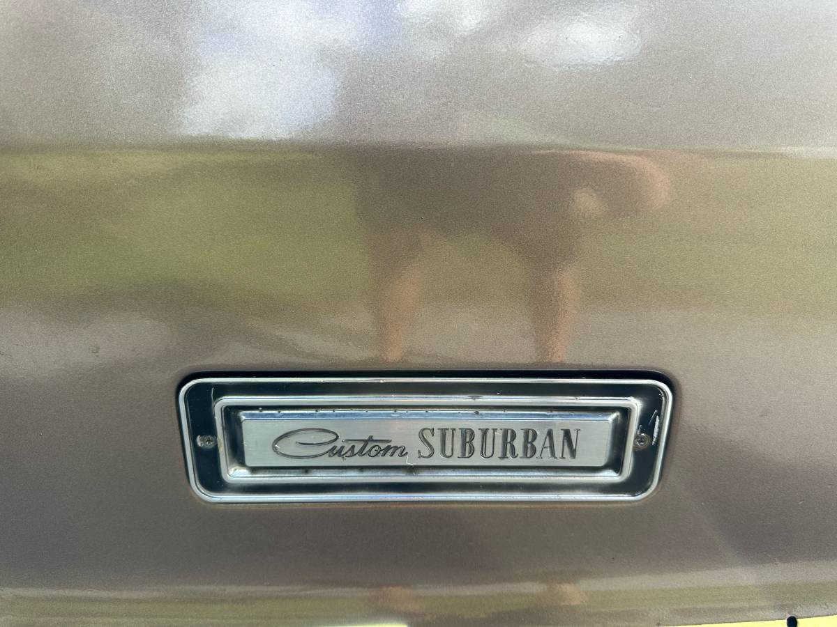 Plymouth-sport-suburban-1969-yellow-17