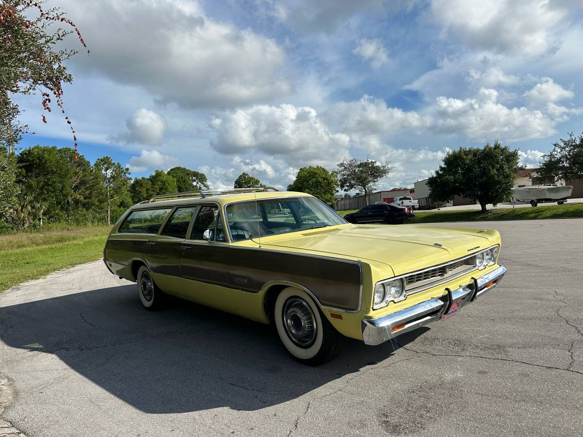 Plymouth-sport-suburban-1969-yellow-3