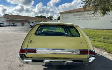 Plymouth-sport-suburban-1969-yellow-6