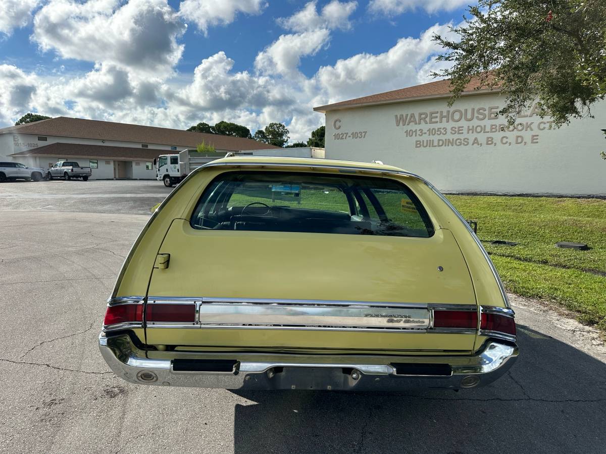 Plymouth-sport-suburban-1969-yellow-6