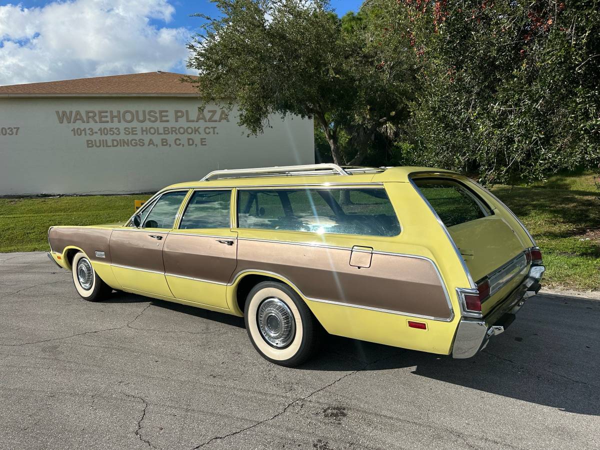 Plymouth-sport-suburban-1969-yellow-7