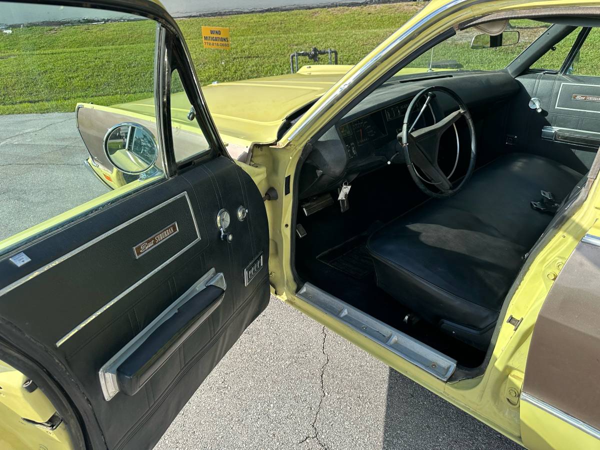 Plymouth-sport-suburban-1969-yellow-8