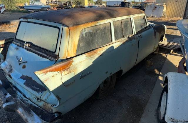 Plymouth-suburban-1956-blue-1