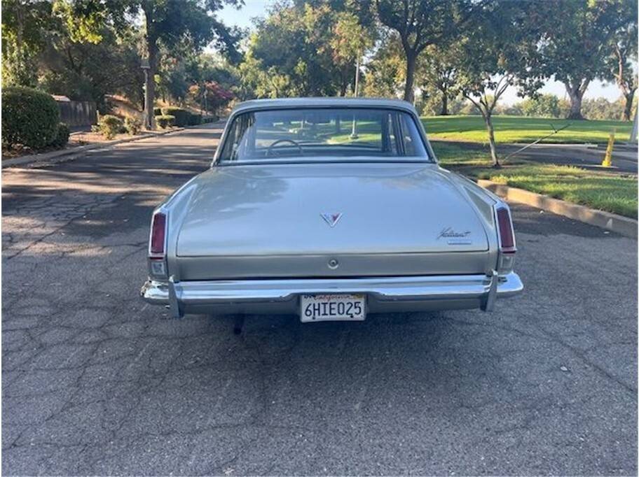 Plymouth-valiant-1964-5