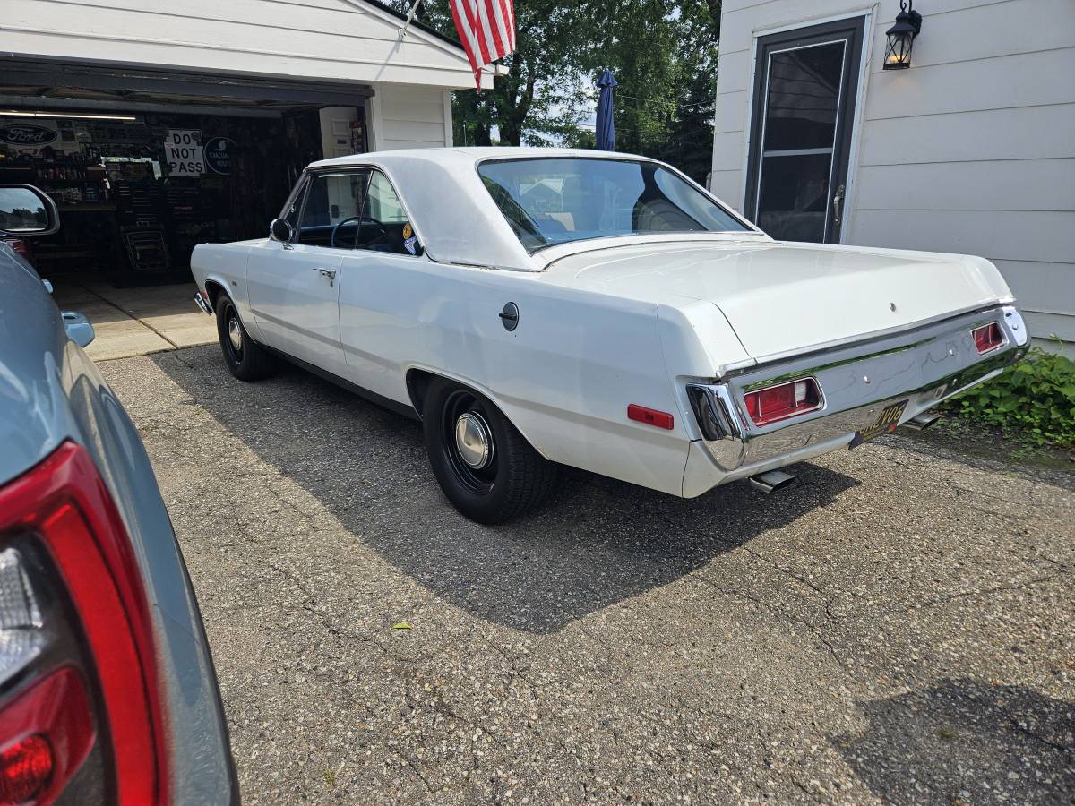 Plymouth-valiant-1972-white-2